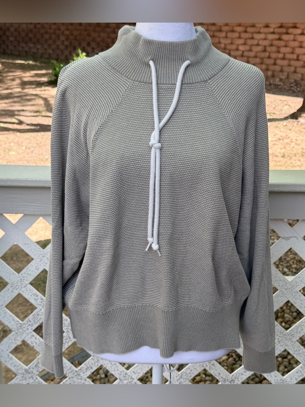 Varley Maceo Knit‎ Small Mock Neck Pullover Drawstring Sage Green Crop Top Boxy